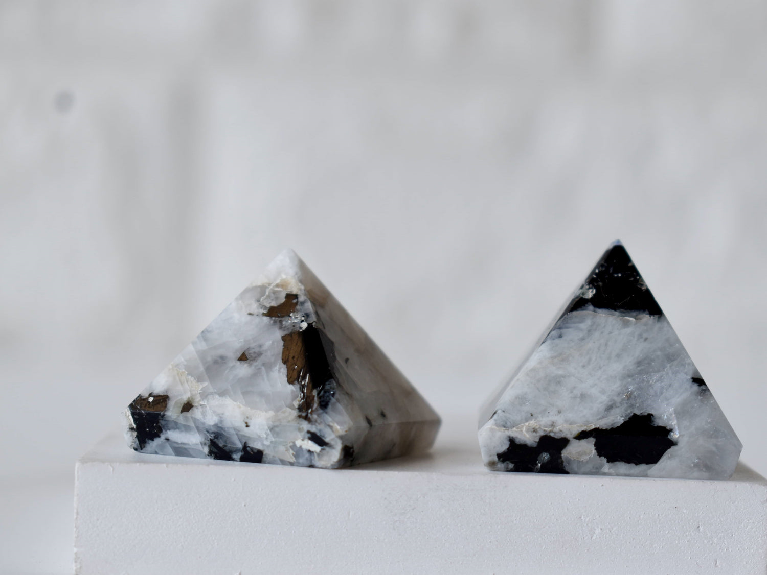 1 inches Rainbow Moonstone Pyramids